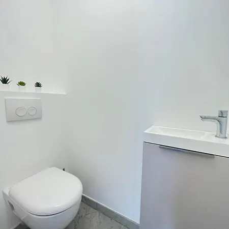 Les Yeux Dans Le Bleu, Vue Apartment *