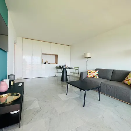 Les Yeux Dans Le Bleu, Vue Apartment Cannes